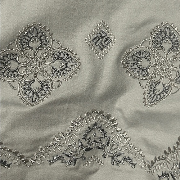 White House Black Market Gray Embroidered WHBM Women's 5” Shorts 10 - Picture 5 of 13